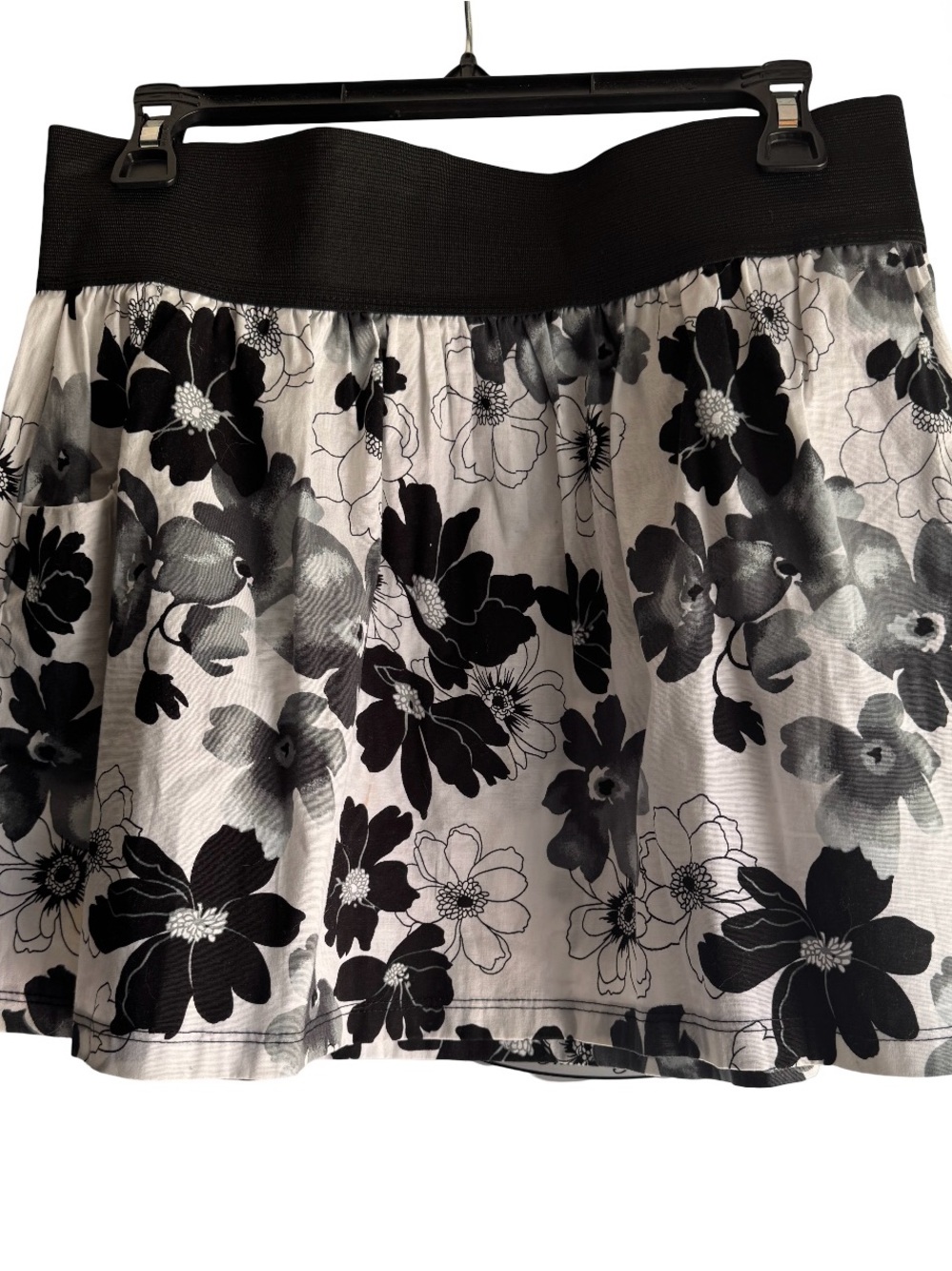 Black & White Floral Flowy Skirt w/ Elastic Waist & Pockets
